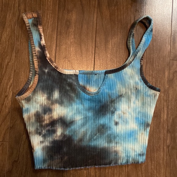 2 PIECES TOPS - Picture 2 of 3